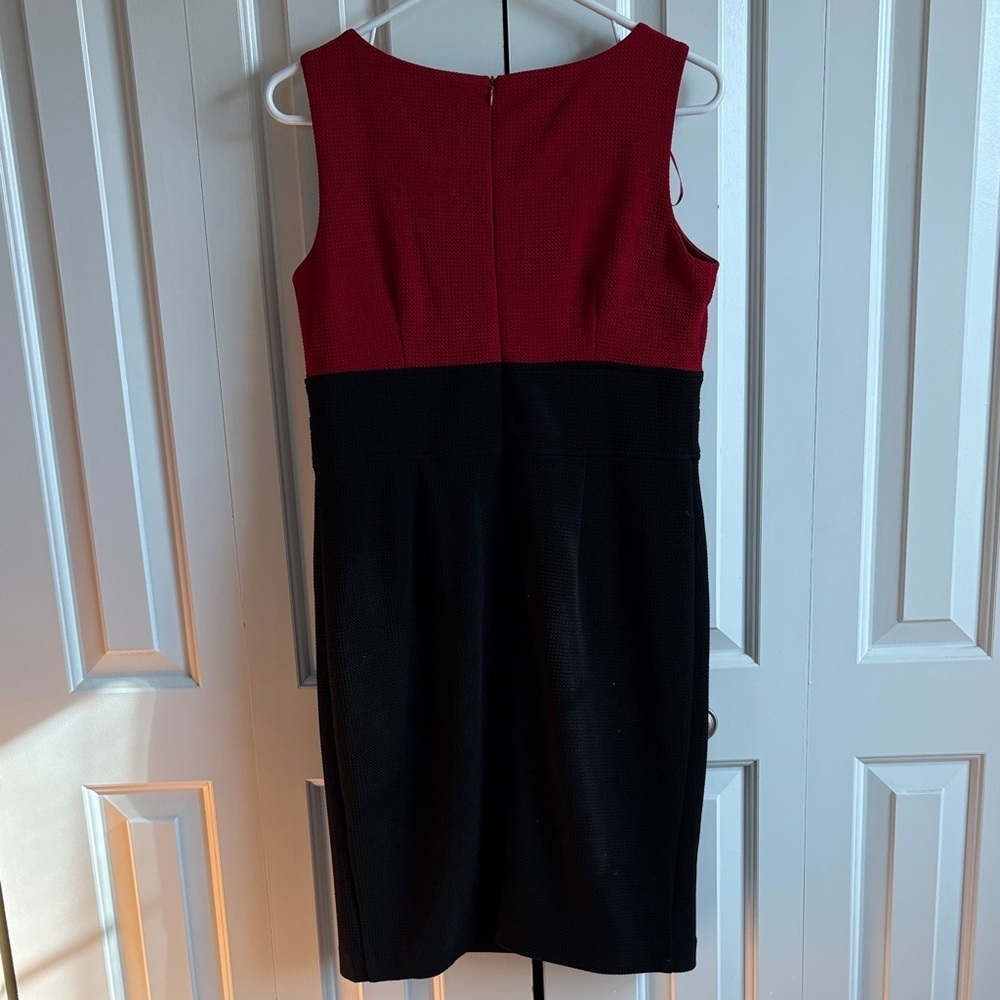Elegant Red and Black Sleeveless Dress by Studio One New York - Picture 4 of 6